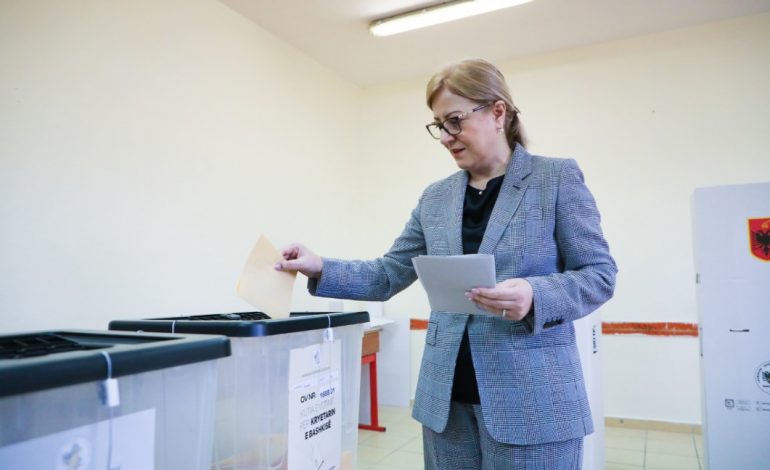 SHQIPËRIA ZGJEDH KRYEBASHKIAKËT E RINJ/ Voton Lindita Nikolla: Ftoj qytetarët…