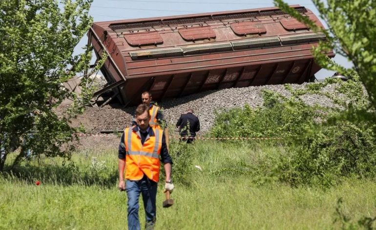 SHPËRTHIM NË KRIME/ Një tren me grurë del nga shinat