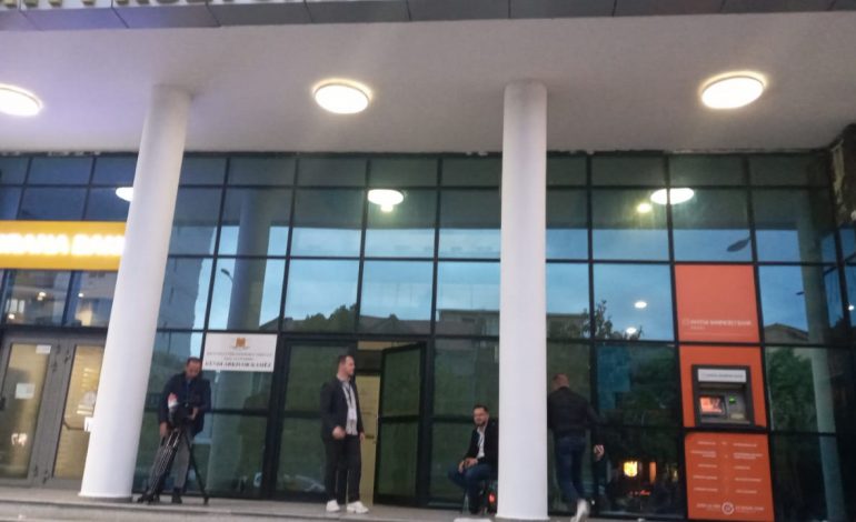 KAMZA MBYLL VOTIMIN/ Rezultati pritet të dalë brenda orës 20:00