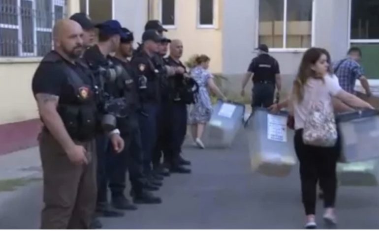 MBI 4 MIJE OBJEKTE…/ Policia e Shtetit merr në mbrojtje godinat ku mbahen materialet zgjedhore