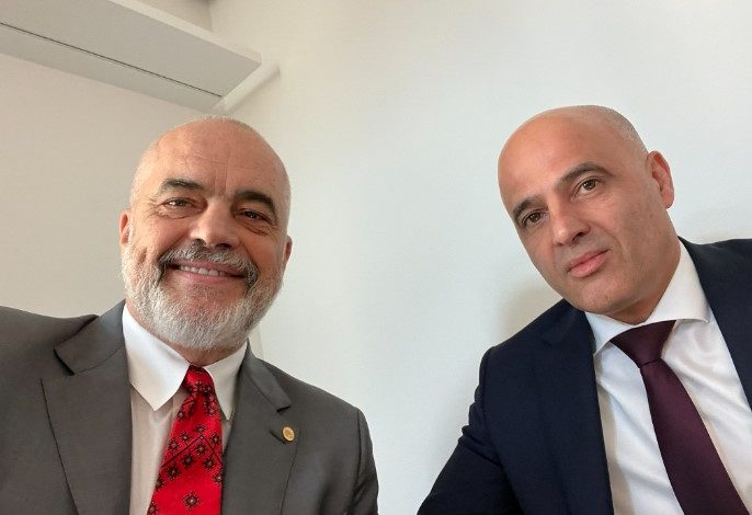 BATUTA NE BRATISLAVË/ Rama: Na thanë do hyni në BE kur ishim me flokë! Ja ku jemi sot, të dy qerosë