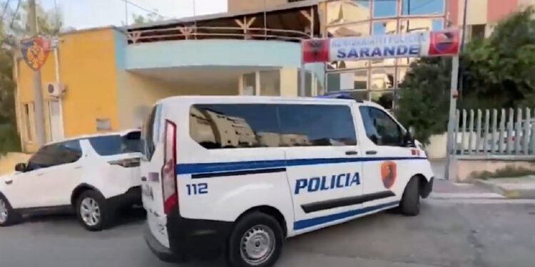 E RËNDË/ Ra nga pallati ku po punonte, ndërron jetë 50-vjeçari në Sarandë