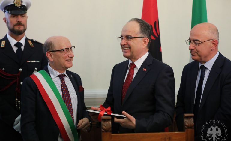 VIZITA NË ITALI/ Presidenti Begaj shpallet “Qytetar Nderi” nga Komuna e Roshanos