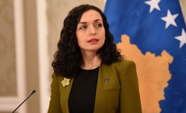 TENSIONET NË VERI/ Vjosa Osmani: Beogradi po instrumentalizon serbët në Kosovë për të krijuar vakum institucional