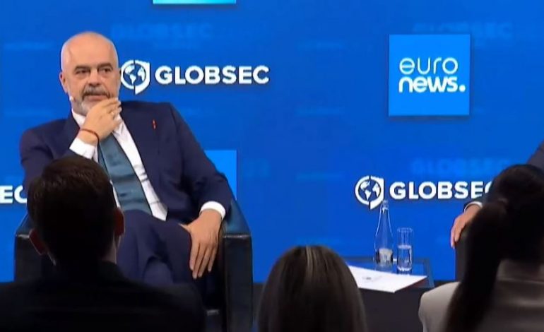 TENSIONET NË VERI/ Rama: Ushtria serbe në kufi të Kosovës ka një fuqi të barabartë me zero