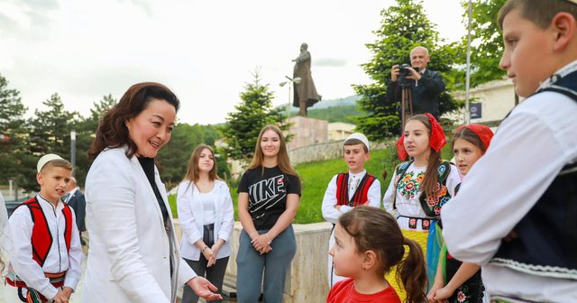 “KUR JAM ME JU…”/ Ambasadorja Yuri Kim, nis turin e lamtumirës nga Tropoja