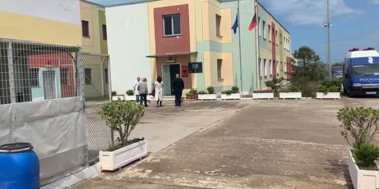 5 DITË NË BURG/ Fredi Belerit i shkojnë për vizitë zyrtari i Ministrisë së Jashtme greke dhe ambasadorja