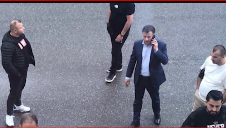 TJETËR INCIDENT/ Flamur Noka konfliktohet fizikisht me komisionerët në dy fshatra të Elbasanit! Reagon policia