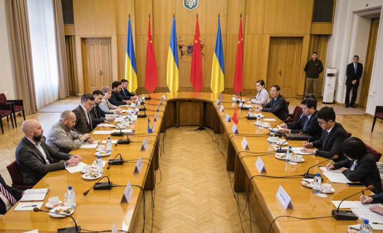 LUFTA/ I dërguari i posaçëm i Kinës në Kiev, bisedime me zyrtarët ukrainas për paqe me Rusinë