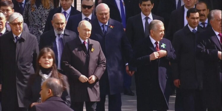 ÇFARË NDODHI ME LUKASHENKON? Lideri bjellorus u largua nga parada, nuk takoi mikun e tij Putin