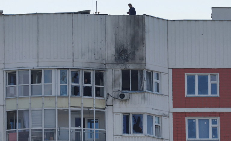 MOSKA ZGJOHET ME SHPËRTHIME E TYM/ Kryeqyteti rus sulmohet nga dronët, Ukraina mohon autorësinë