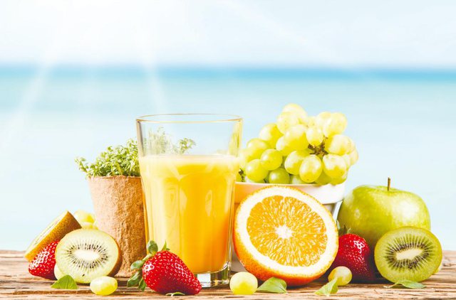 DUHET TI PINI PATJETËR/ 4 'super pijet' e frutave që do të bëjnë mrekulli në organizmin tuaj!