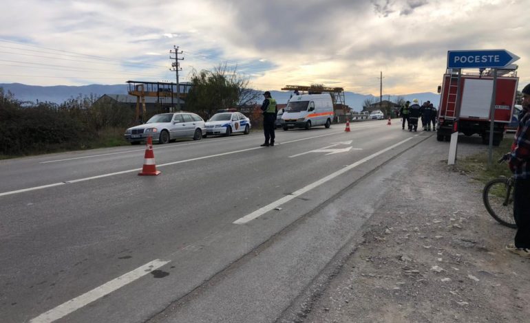 AKSIDENT NË AKSIN KAPSHTICË-BILISHT/ Makina del nga rruga, plagosen dy persona