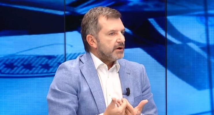 DEBATI/ Andi Bushati e Adriatik Lapaj përplasen në studio, analisti i nxjerr krahun: Naaa, ua futën me…