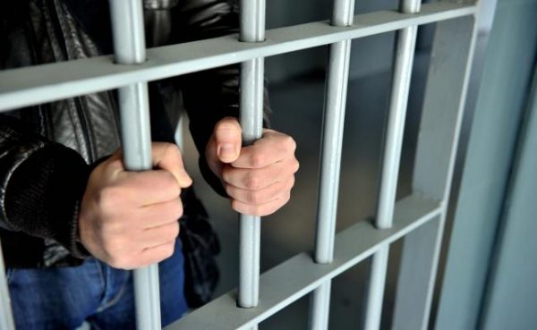 I ARRESTUAR PËR VJEDHJE NË NJË SERVIS AUTOMJETESH/ Burg për 25-vjeçarin në Elbasan