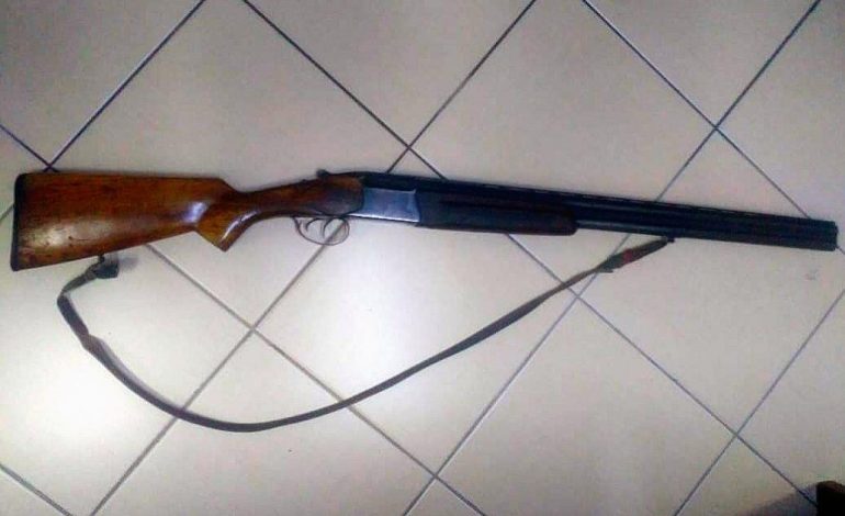 QËLLOI ME ARMË ZGJARRI NË AJËR/ Nis procedimi në gjendje të lirë për 27-vjeçaren në Vuan e Dejës