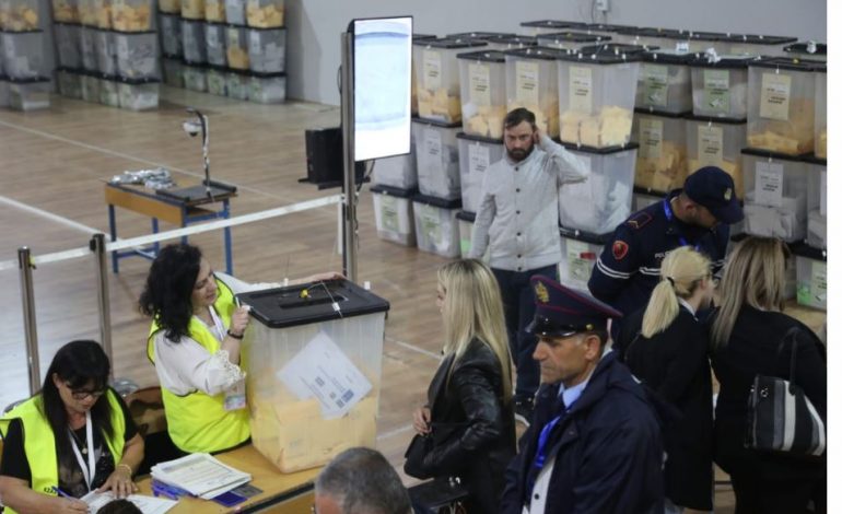PËRFUNDON NUMËRIMI NË PËRRENJAS/ Fiton kandidati i PS me 2693 vota plus (REZULTATI)