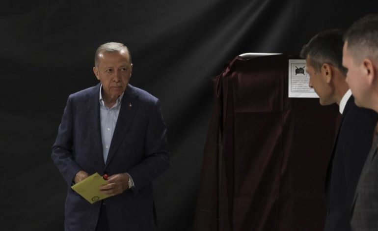 ZGJEDHJET NË TURQI/ “The Guardian”: Fitorja e Erdoganit mund të përkeqësojë ekonominë
