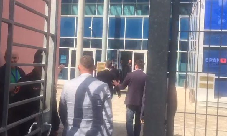 PADIA PËR SHPIFJE NDAJ BERISHËS/ Kryebashkiaku Erion Veliaj shkon në SPAK