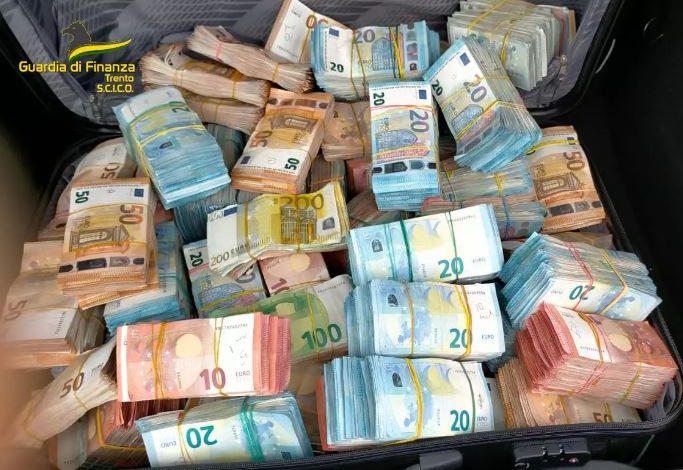 DROGË DHE PASTRIM PARASH/ Europol shkatërron grupin kriminal, 33 të arrestuar, mes tyre edhe shqiptarë