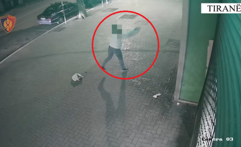 ILAÇET QË KISHTE BLERË I KISHIN SHKAKTUAR PROBLEME/ 37-vjeçarja hakmerret dhe i vë flakën farmacisë. Ja momenti kur i hedh benzinë