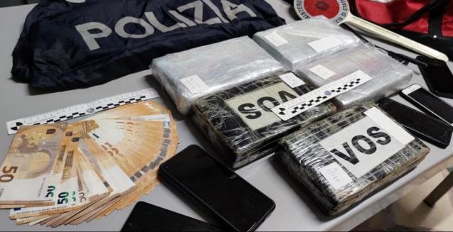 E PËSON KEQ/ Kapet me 6 kg kokainë dhe 3000 euro cash duke drejtuar një kamion, arrestohet shqiptari në Itali
