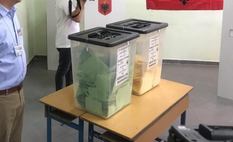 KELCYRE/ Opozita me 2 kandidatë, kë nxjerrin në avantazh rezultatet e para nga numërimi i votave
