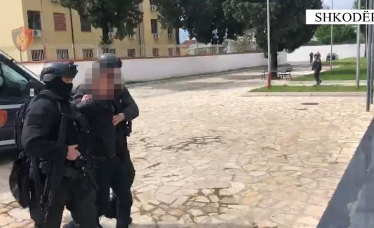 PUBLIKOHEN PAMJET/ Vrau pronarin e banesës në Shkodër, ja momenti kur autori shoqërohet në polici
