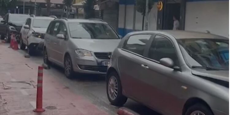 PAMJET/ Aksident masiv në Tiranë, 7 makina përplasen me njera-tjetrën në zonën e Selvisë