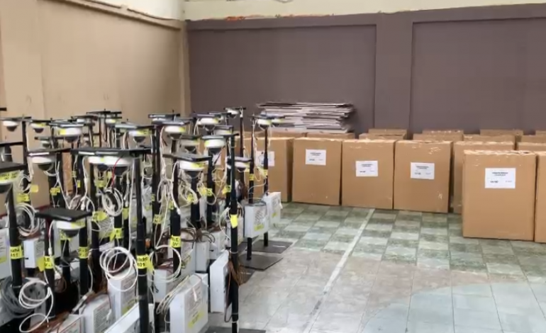 14 MAJI/ Mbërrijnë materialet zgjedhore për qarkun e Lezhës, merren nën mbikëqyrjen e policisë ZAZ-të