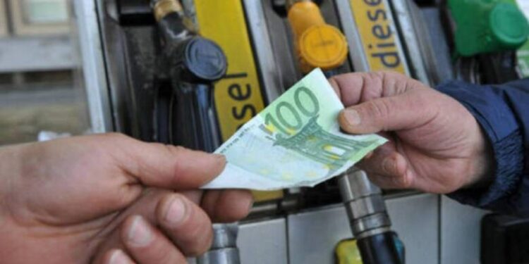 BORDI PUBLIKON ÇMIMET/ Rritet nafta, benzina dhe gazi