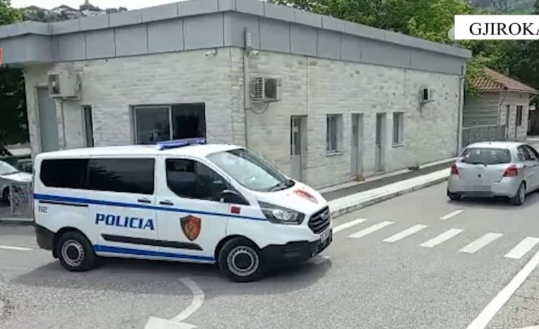 U KAP DUKE TRANSPORTUAR EMIGRANTË TË PALIGJSHËM/ Arrestohet 31-vjeçari në Gjirokastër