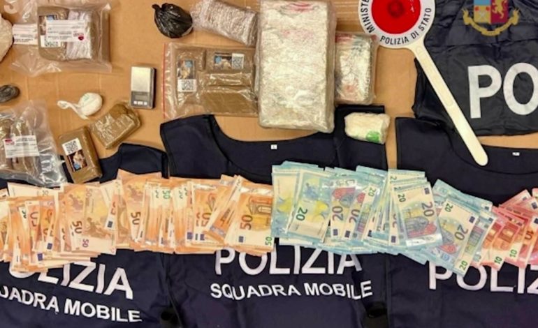 E PËSON KEQ/ U kap me 45 kg kokainë dhe mbi 400 mijë euro cash, burg për 46-vjeçarin shqiptar në Itali