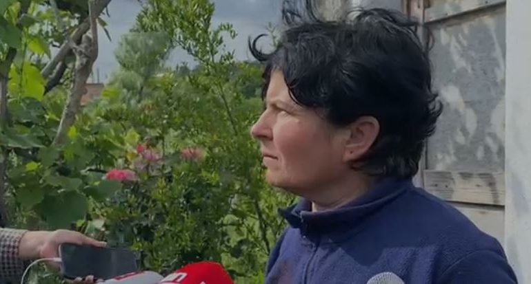 BURRI I VRAU MOTRËN/ Flet gruaja e autorit të krimit në Elbasan: U revoltua sepse s’i hapi telefonin! Kërkojmë drejtësi…
