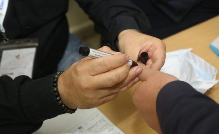 ZGJEDHJET NË SHQIPËRI/ Raportohen probleme në 3 Qendra Votimi në Elbasan, ndërhyn policia