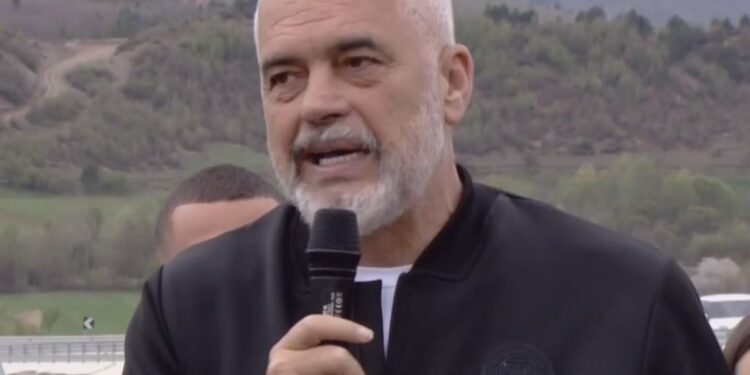 “MBYLLINI SYTË FËMIJËVE QË TË MOS TREMBEN NGA NON-GRATAT”/ Rama në Kolonjë: Për Like Floririn s’lamë dy gurë bashkë që…