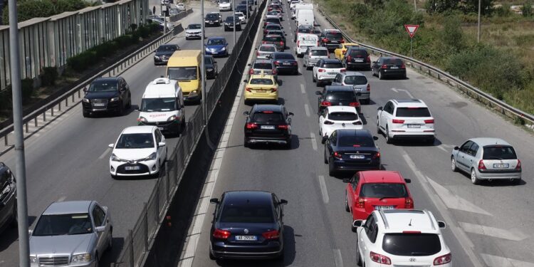 TRAFIKU NË TIRANË/ Policia Rrugore krijon aplikacionin që do iu ‘shpëtojë’ nga trafiku në kryeqytet
