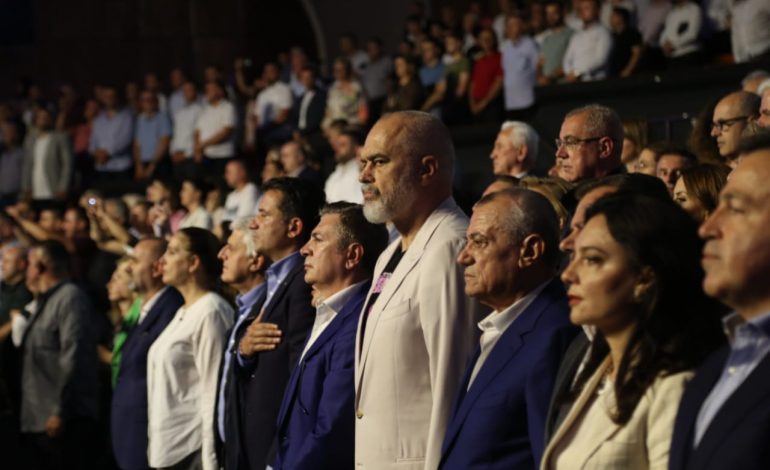 PS FESTON SOT 32 VJETORIN/ Ruçi në krah të Ramës. Ministra, deputetë e kryebashkiakë të pranishëm