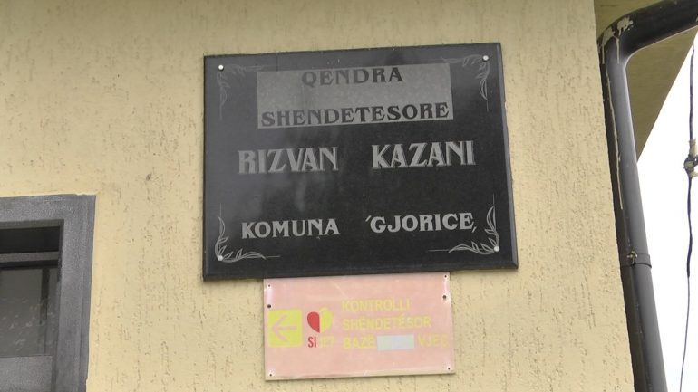 VIJON FLUKSI NË SPITALIN E BULQIZËS/ Paraqiten të tjerë qytetarë me shenja helmimi nga uji