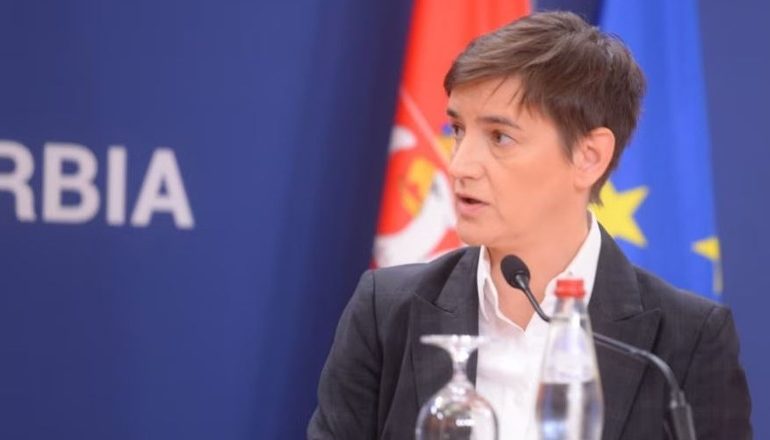 PROTESTA E OPOZITËS KUNDËR QEVERISË/ Kryeministrja e Serbisë: Jam e gatshme të jap dorëheqjen, por Vuçiçi ka refuzuar