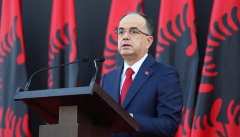 PRESIDENTI BEGAJ NISET SOT NË STRUGË/ Merr pjesë në Forumin e Prespës për Dialog