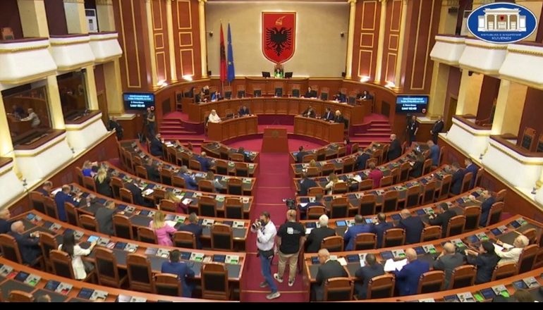 SOT KUVEND/ Pritet të lexohet raporti vjetor i BSH-së, Avokatit të Popullit si dhe Komisionit të Prokurimit Publik