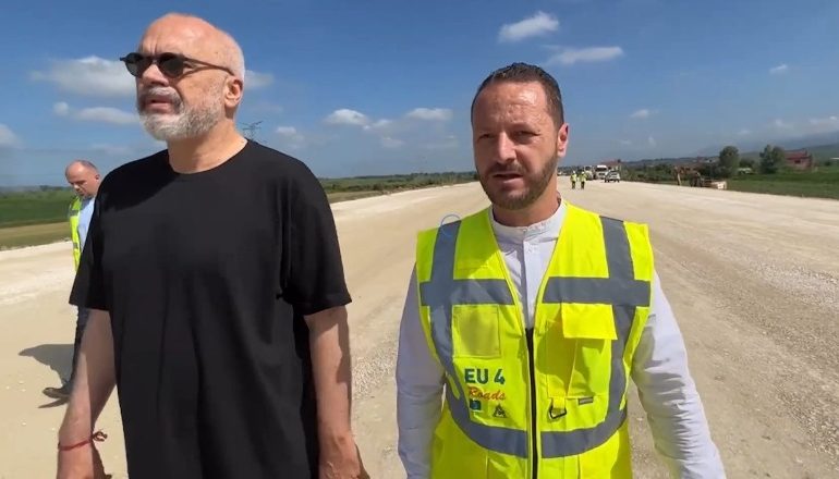 INSPEKTON PUNIMET NË AKSIN THUMANË-KASHAR/ Rama: Deri tani janë realizuar 40% e punimeve, përmbushen…