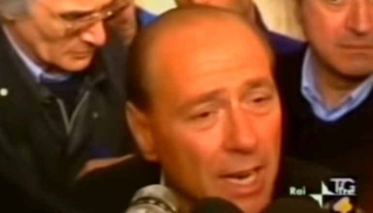 PSE BERLUSCONI KONSIDEROHET MIK I SHQIPTARËVE? VIDEO kur u përlot për tragjedinë e Otrantos