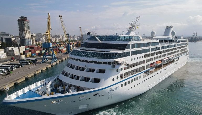 FOTOLAJM/ Sezoni turistik, kroçiera ‘Sirena’ sjell 636 turistë amerikanë në portin e Durrësit