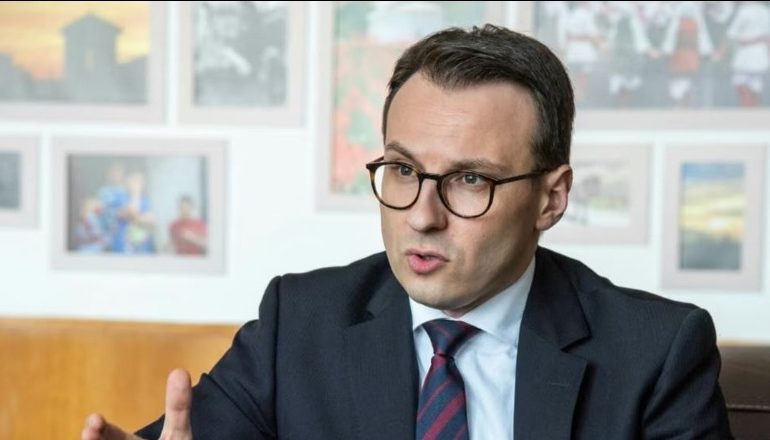 TENSIONET/ Petkoviç: Kosova ‘mbjell’ armë në veri për të fajësuar Serbinë