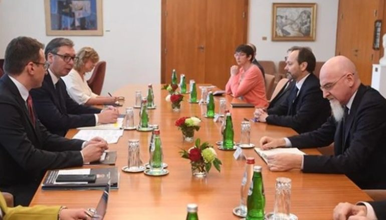 TENSIONET/ Vuçiç tregon se çfarë bisedoi me ambasadorët e QUINT-it: U kërkova të pengojnë Kurtin që të nisë një luftë në Ballkan