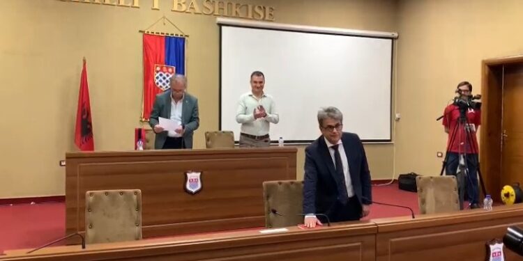 FITOI ZGJEDHJET NË SHKODËR/ Benet Beci merr zyrtarisht detyrën: Në bashkin e Shkodrës do ndahen punët dhe jo privilegjet