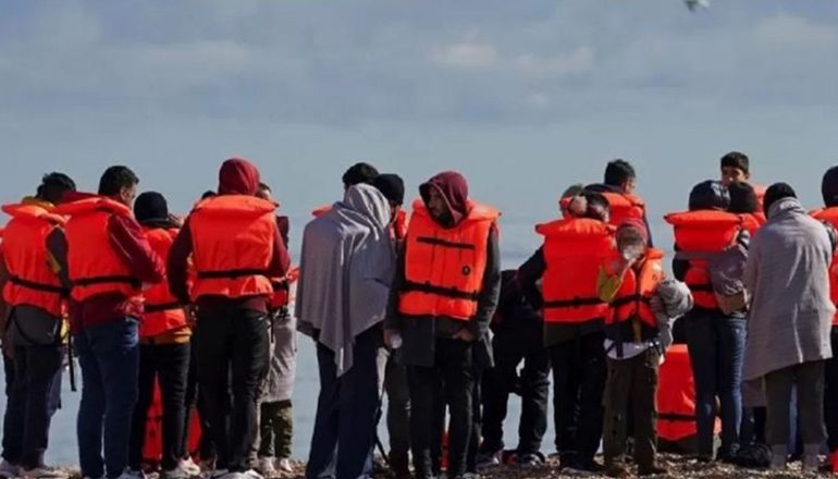 FRIKË NGA DËBIMI/ Shqiptarët në Britani heqin dorë nga kërkesat për azil! 4400 prej tyre braktisin vendstrehimet…