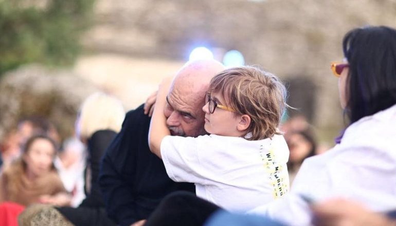 I PËRQAFUAR ME ZAHON/ Rama ndan fotot nga Festivali Folklorik Kombëtar: Gjirokastra, më e bukur…